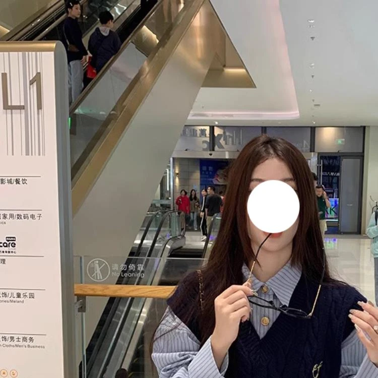 韩剧穿搭套装女早秋新款高级感针织马甲叠穿条纹衬衫连衣裙两件套