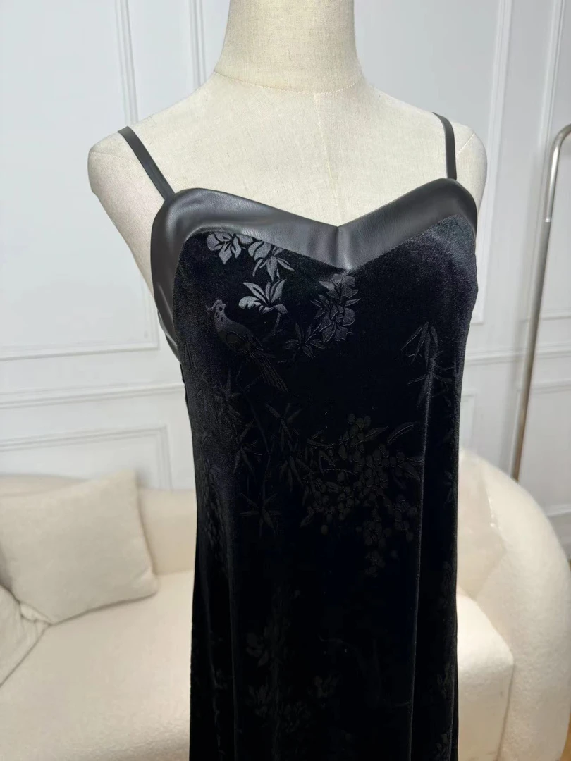 （国色天香）12168法式复古黑色丝绒吊带连衣裙碎花裙高级感