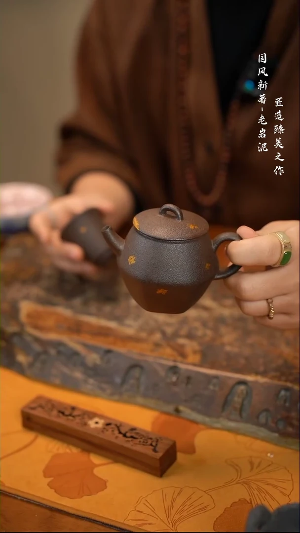 【闪购商品】老岩泥洒金宫灯壶