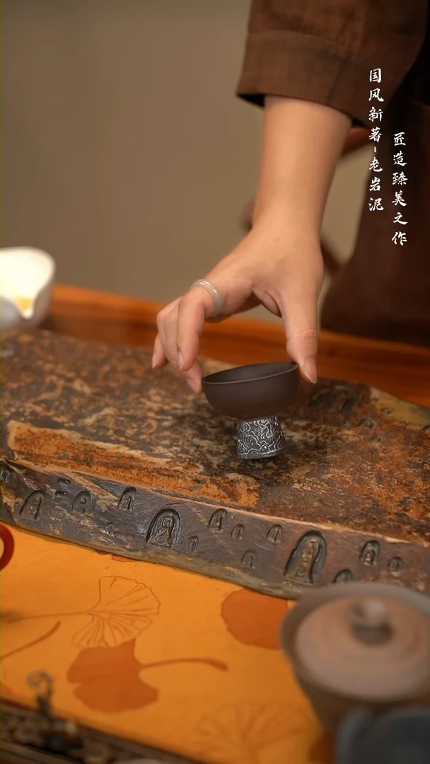 【闪购商品】1黑色高足杯