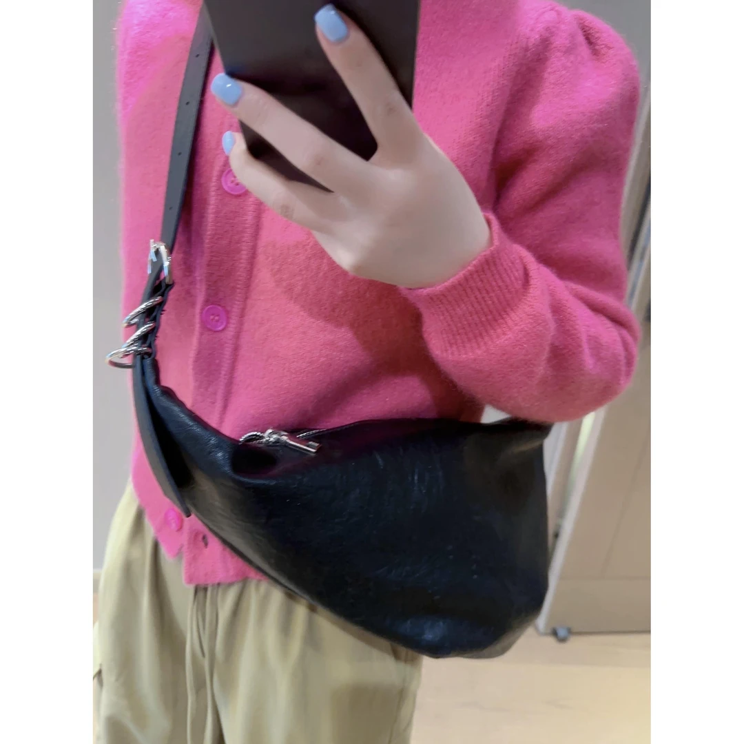 3100余小鱼 黑色牛角包包