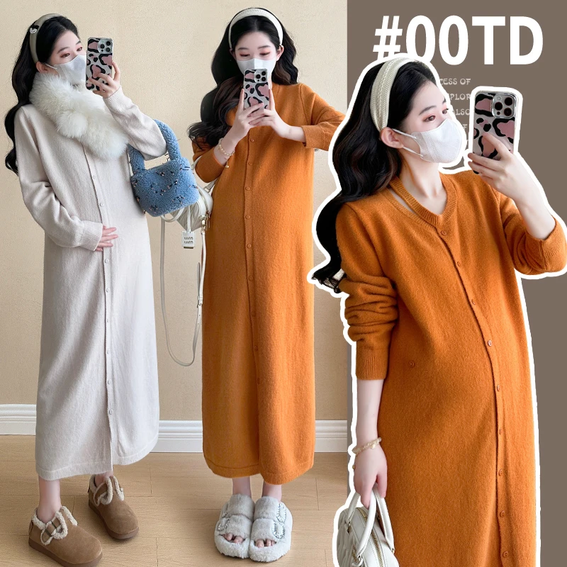 设计感V领孕妇毛衣时尚秋冬装新款单排扣宽松针织连衣裙中长款裙