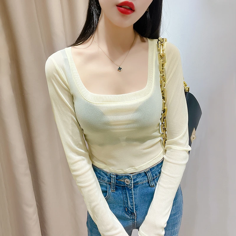 太空感低领网纱打底衫女新款透视方领纱衣短款杏色内搭薄蕾丝上衣