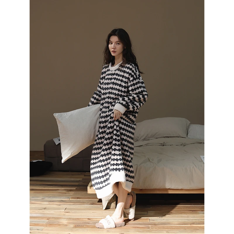 【加厚加绒】女士睡裙秋冬新款珊瑚绒保暖大码宽松条纹家居服睡衣