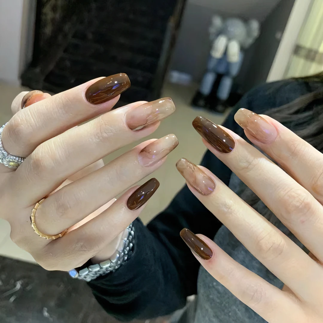 2025年新款春夏穿戴甲纯手工光疗成品琥珀晕染显白高级感美甲贴片