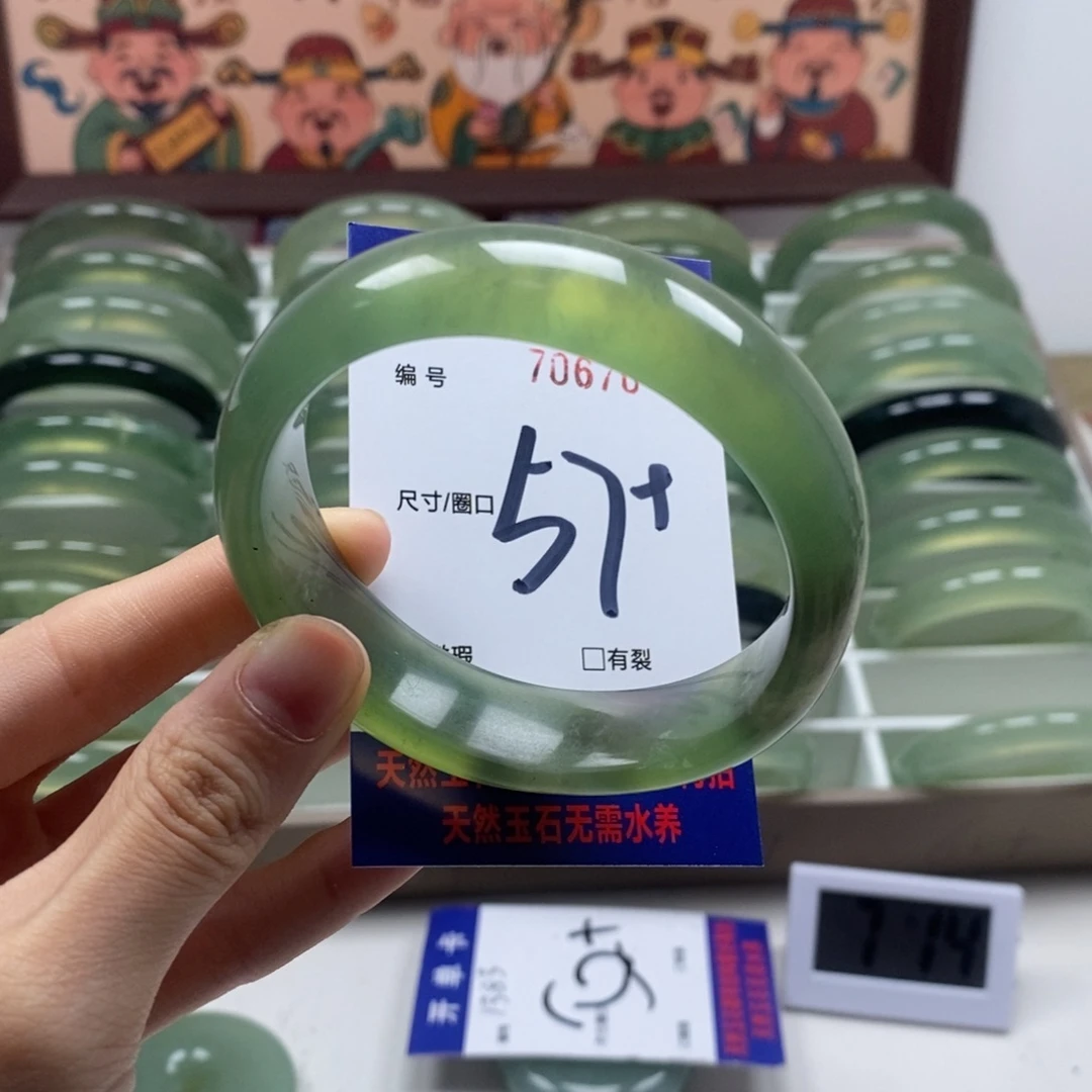 蛇纹石玉手镯未镶嵌