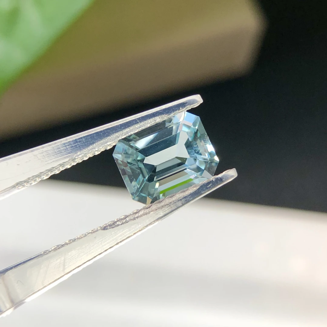特价天然海蓝宝裸石蓝色1.86ct长方形可配金托戒指吊坠干净玻璃体