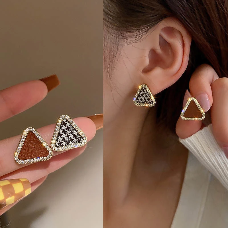 2024年新款秋冬三角形不对称耳钉韩版布艺千鸟格耳环个性耳饰女