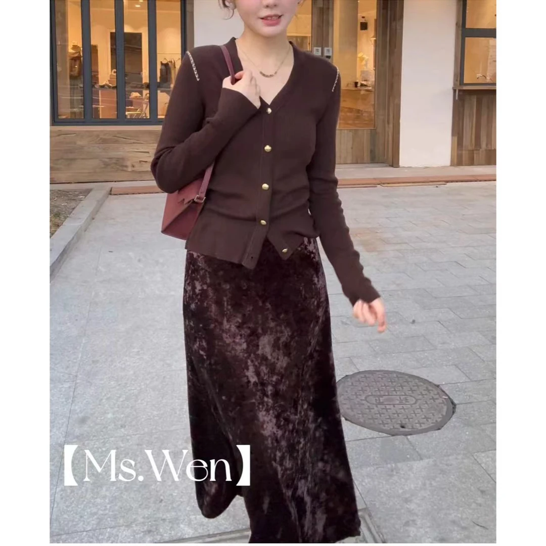 【Ms.Wen】V领链条~冬天气质修身优雅设计感长袖针织内搭W240822