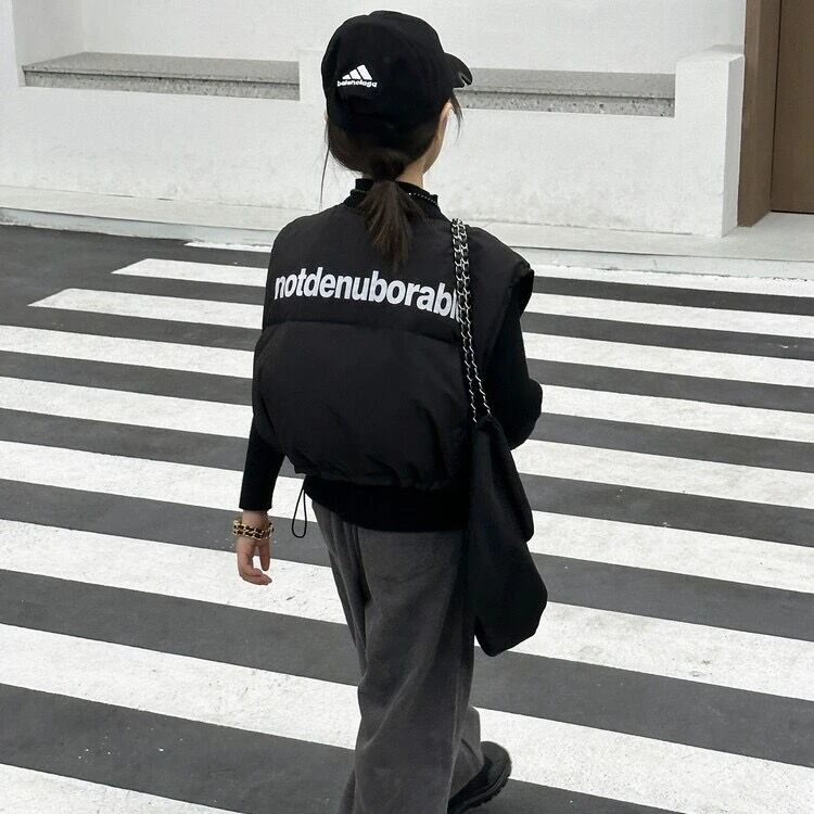 女童羽绒马甲冬季大童90白鸭绒短款免洗冬装女孩时髦字母背心外套