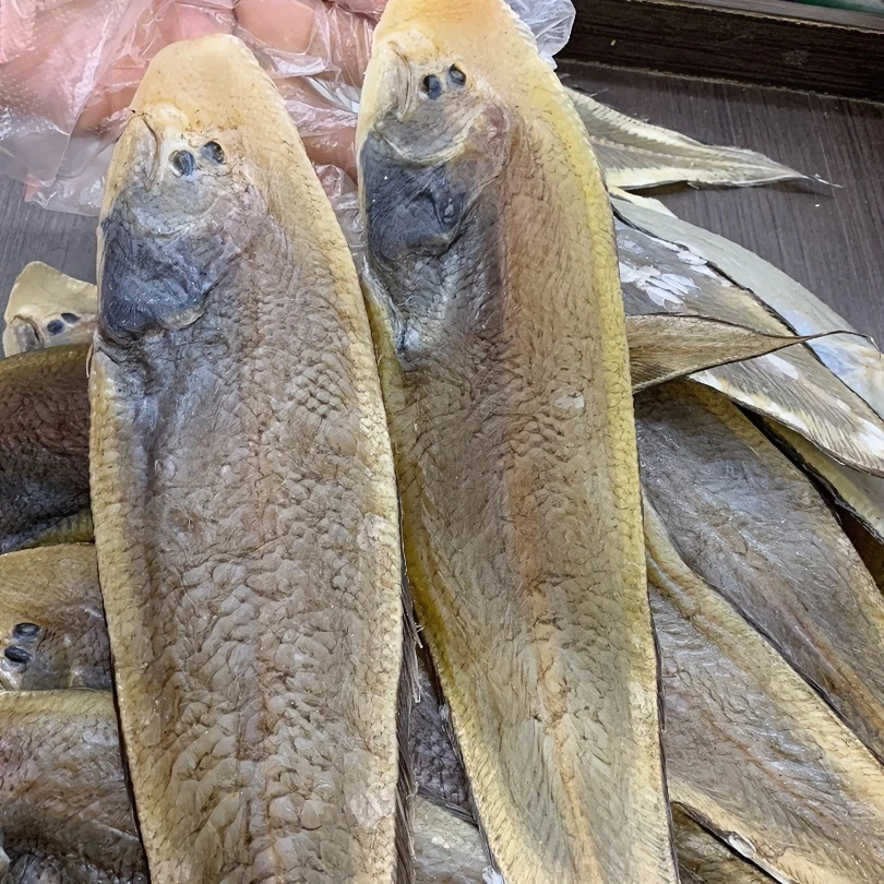 龙利鱼、油煎至金黄色，咸味适中、配上白粥