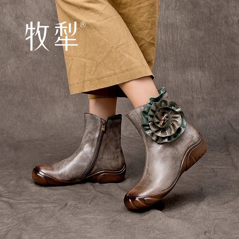 牧犁秋冬新款真皮女靴头层牛皮舒适百搭花朵民族风圆头平底短靴女