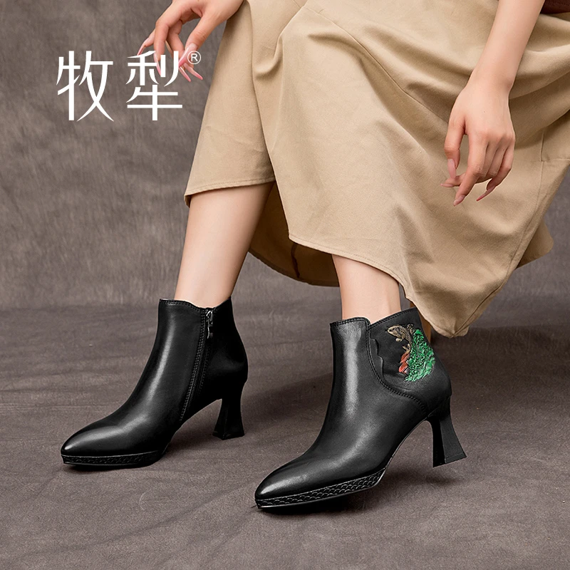 鱼跃龙门 牧犁手工彩绘民族风真皮短靴女时尚高跟尖头牛皮女靴潮