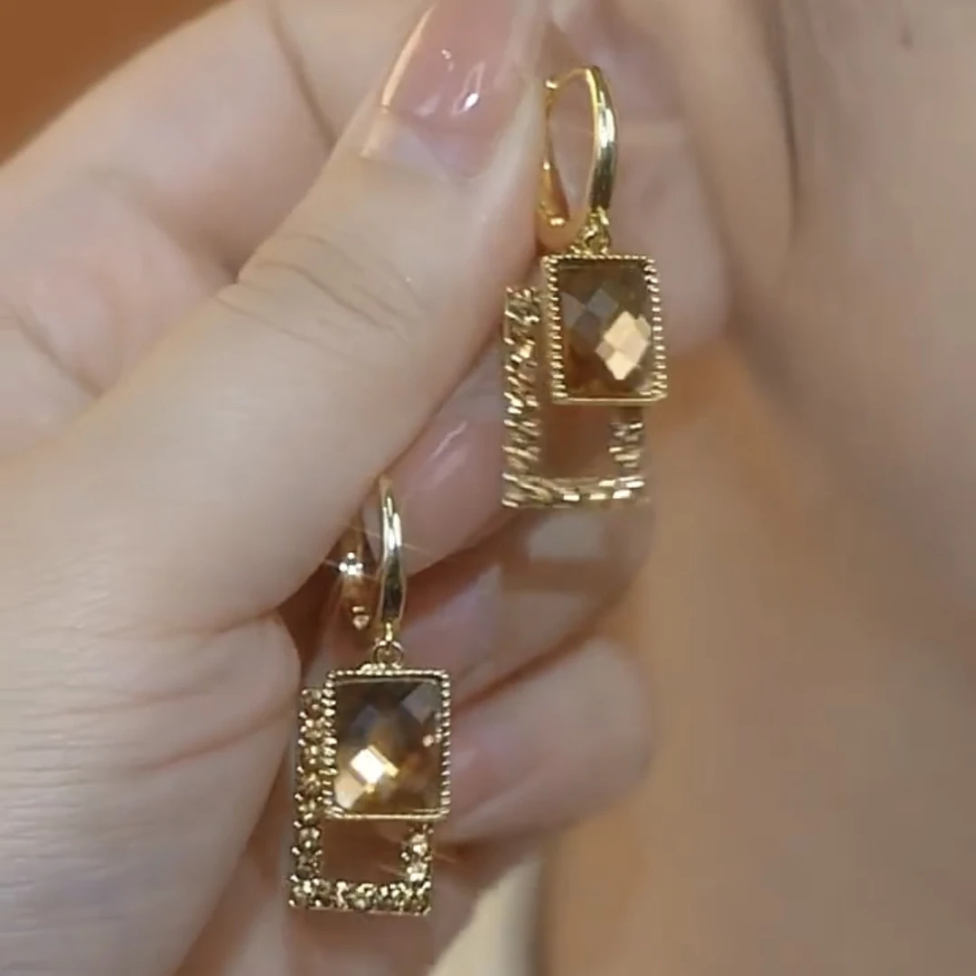 铜合金仿水晶耳饰 法式气质香槟水晶几何方块超闪耳环女小众耳饰