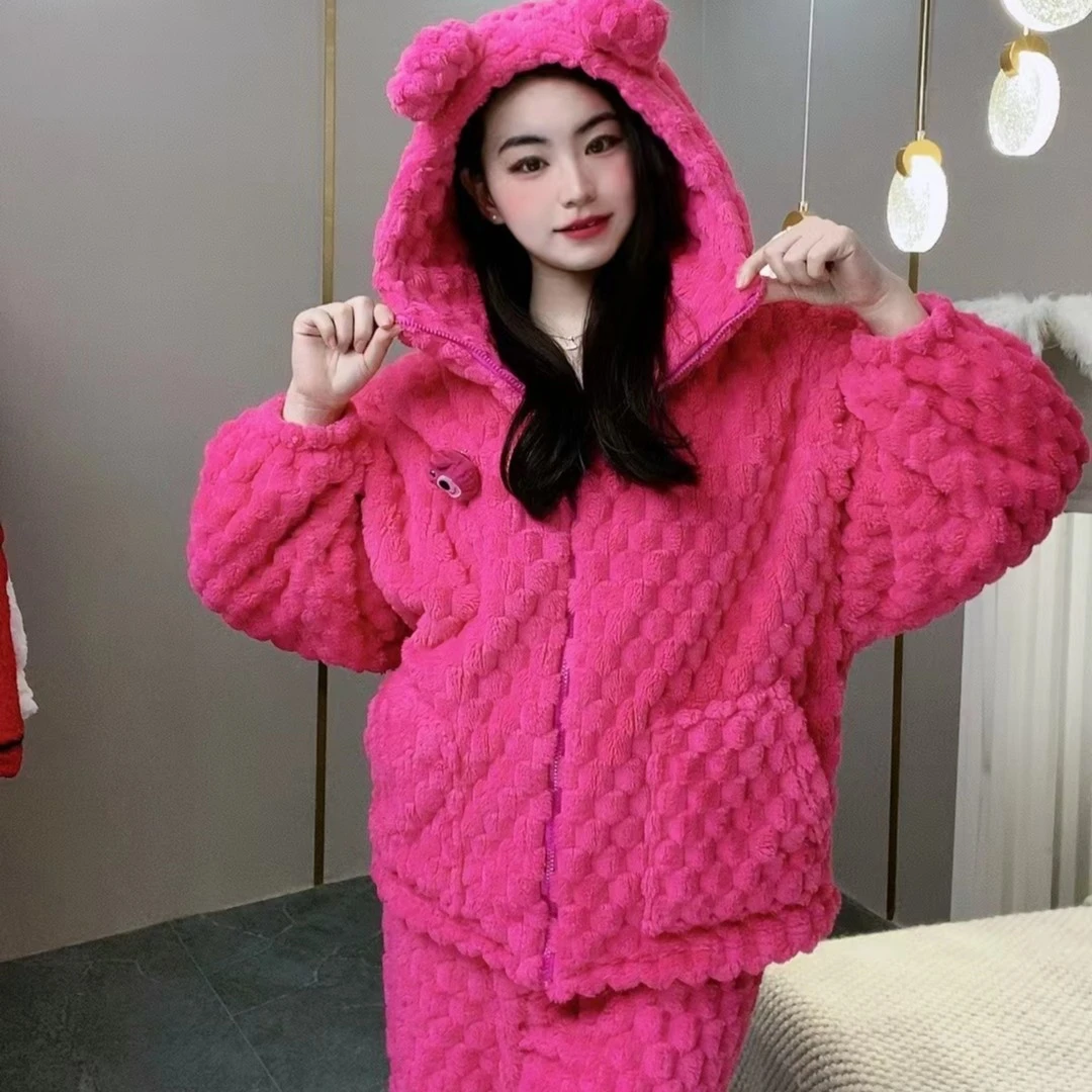 新款热卖连帽草莓熊双面绒保暖加厚可外穿套装家居服