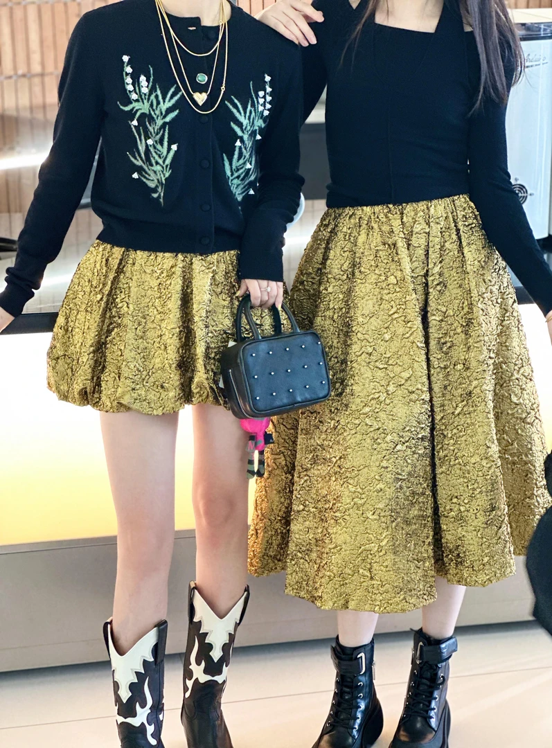 设计师品牌~24早秋暗金纹理褶皱小众高级感短花苞半身裙直筒裙女