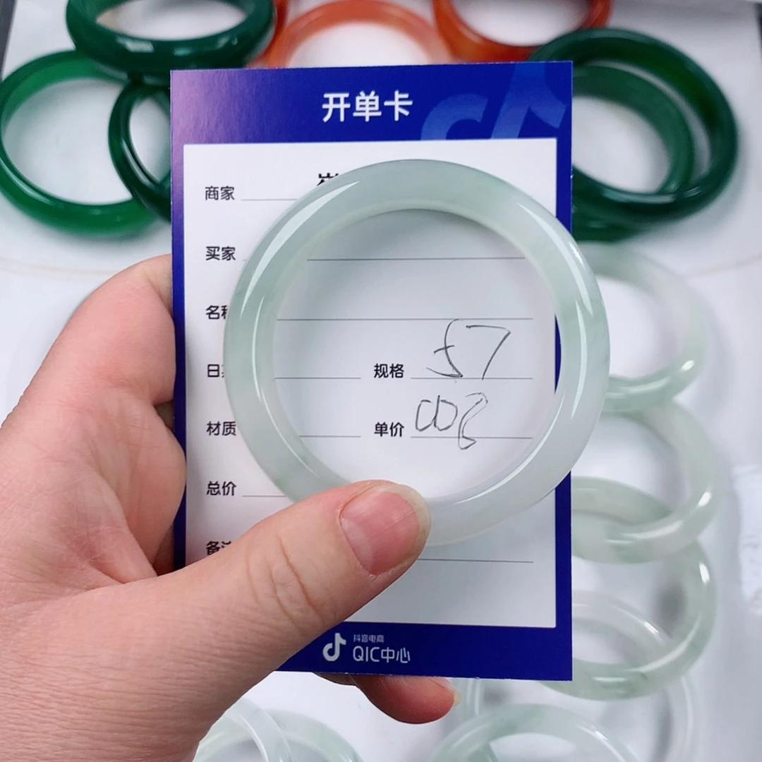 【闪购商品】石英质玉手镯未镶嵌可*罐