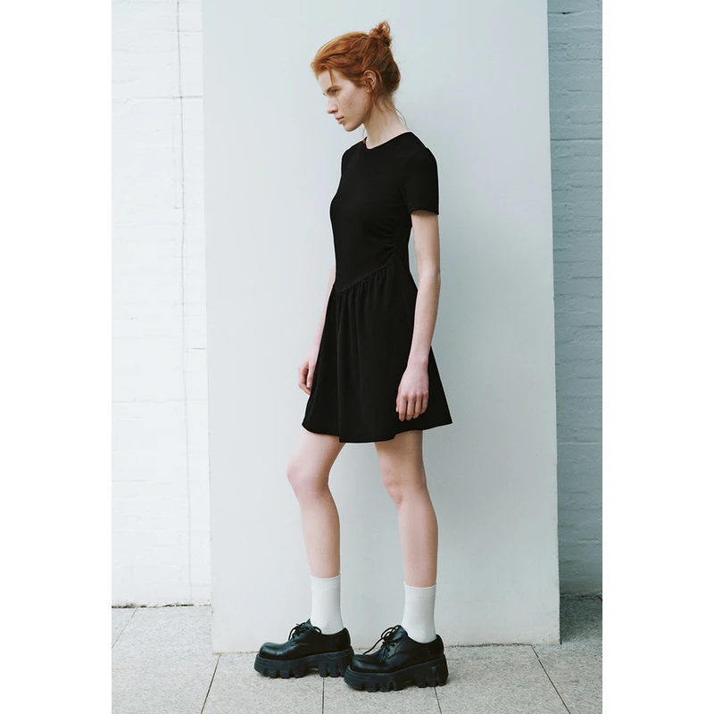 UR2024夏季新款女装都市气质垂感修身短袖连衣裙UWU740046