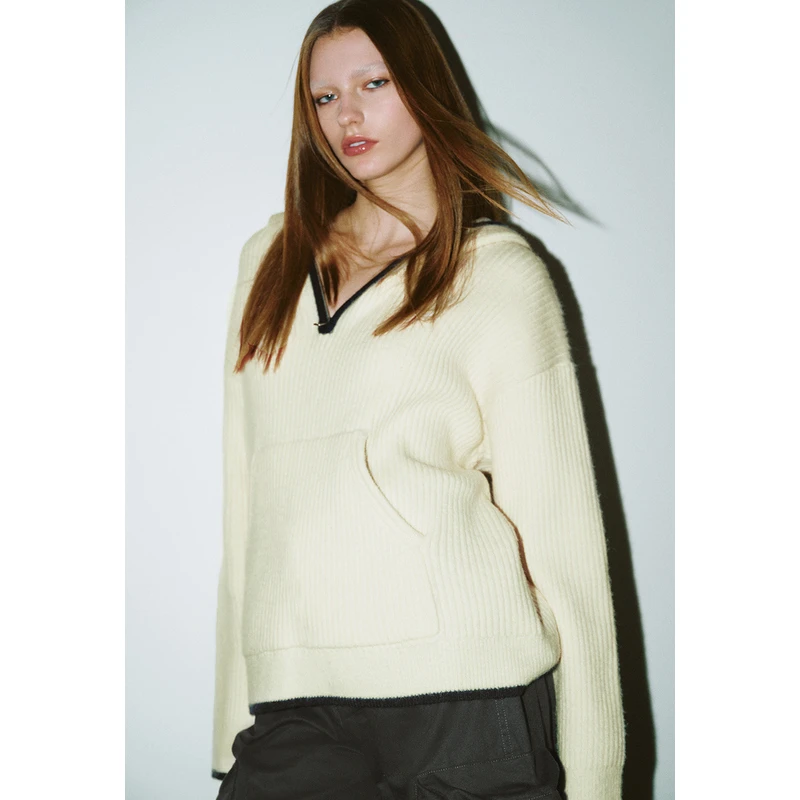 UR2024新款女装休闲百搭撞色拉链连帽口袋针织衫UWJ940009