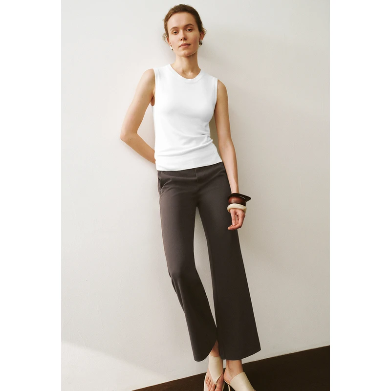 UR2024秋季新款女时尚打底外穿修身显瘦无袖针织衫UWM940014