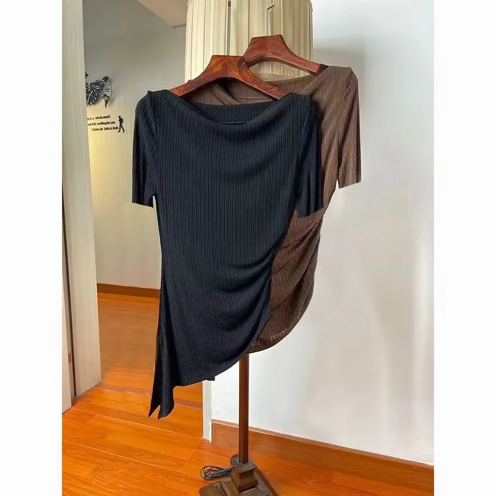 2025新款时髦醋酸女短袖打底衫不规则下摆褶皱收腰紧身荡领上衣潮