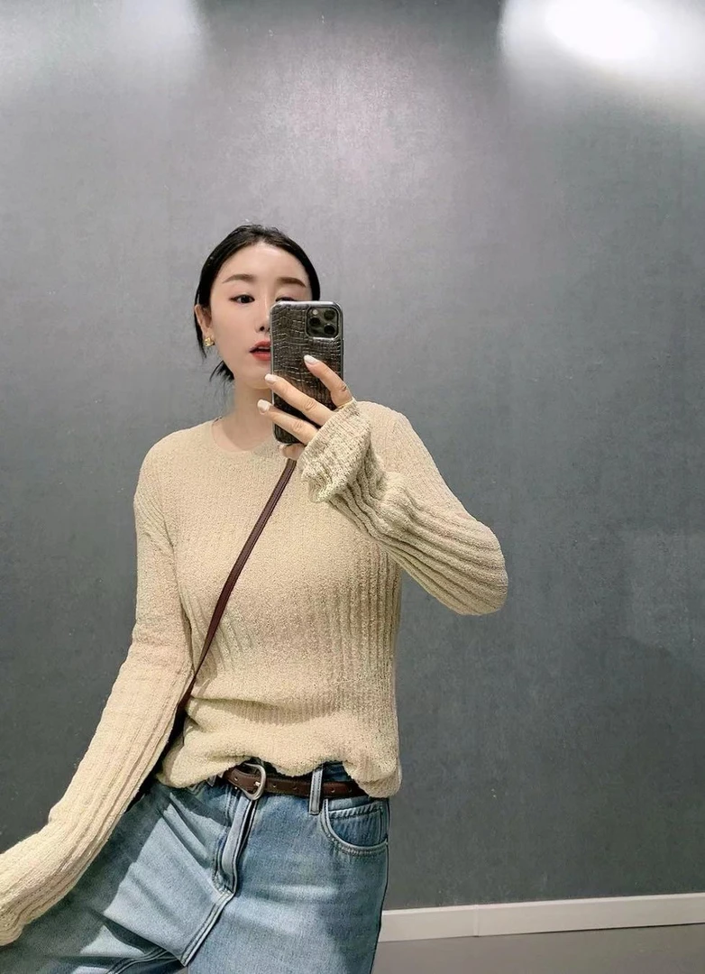 新款针织衫镂空纯色圆领