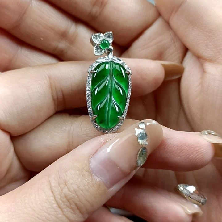 翡翠颈饰银S925镶嵌翡翠成品