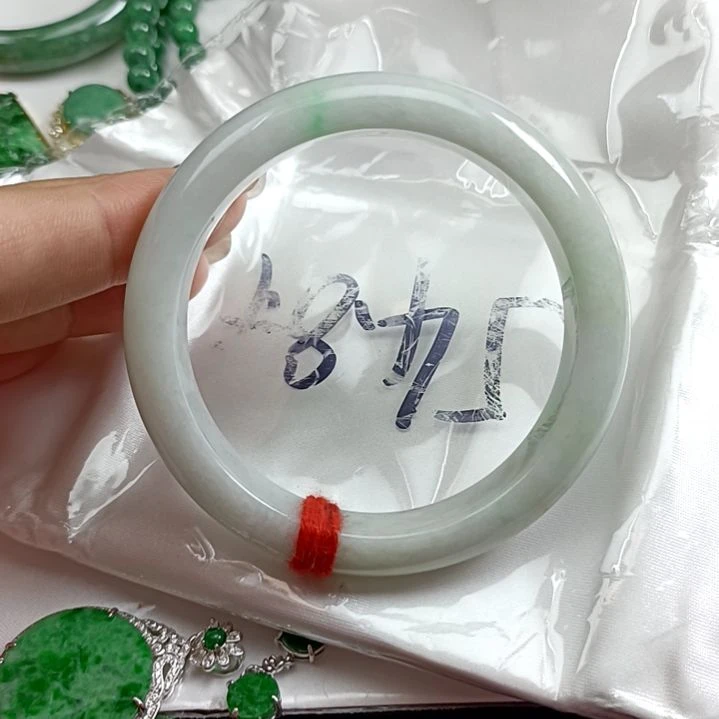 翡翠手镯未镶嵌翡翠成品