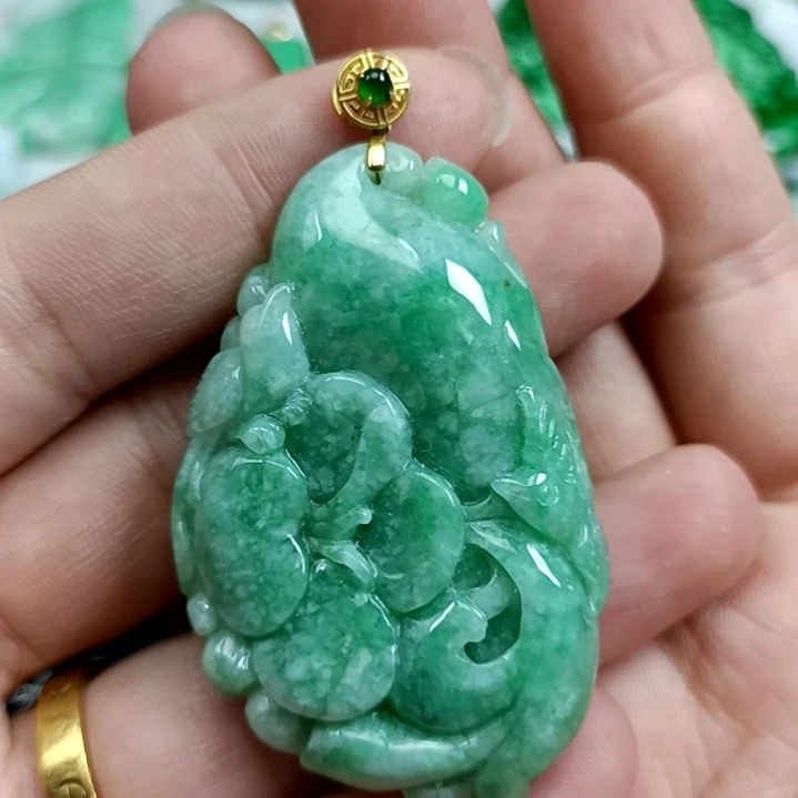 翡翠颈饰18K金镶嵌翡翠吊坠