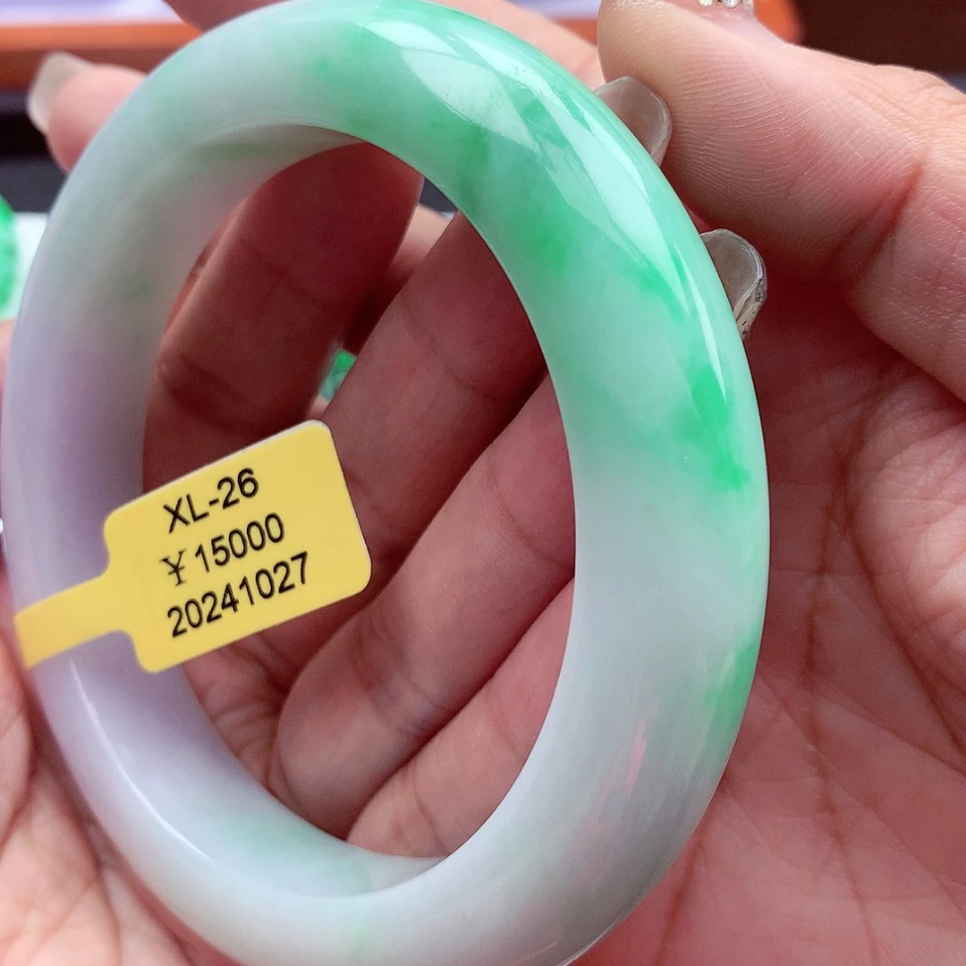 翡翠手镯未镶嵌翡翠手镯