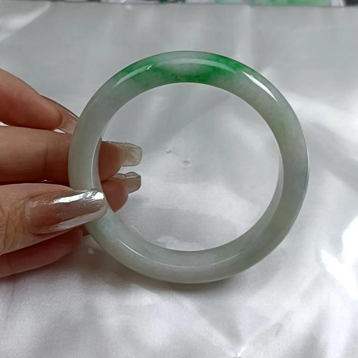 翡翠手镯未镶嵌翡翠成品