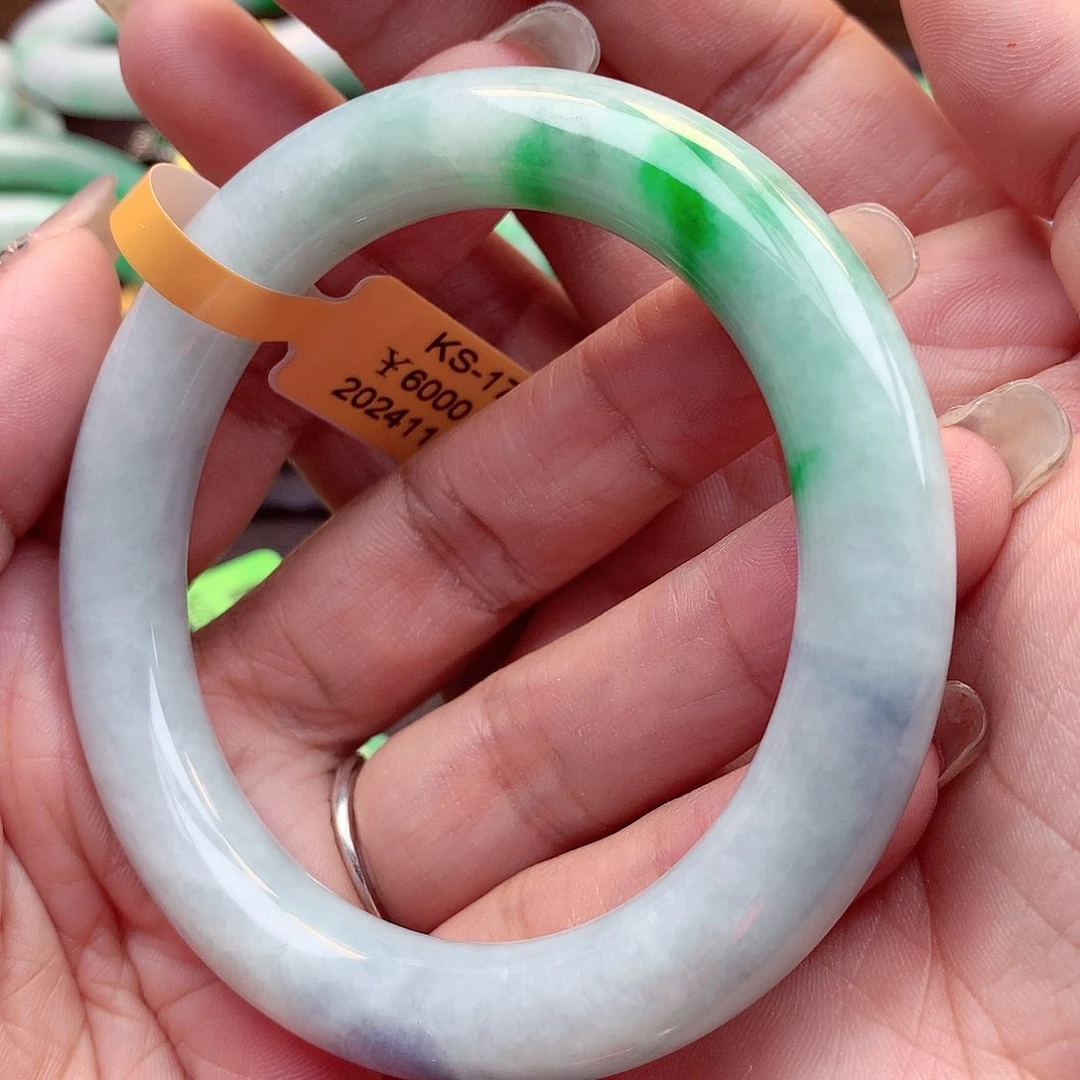 翡翠手镯未镶嵌翡翠