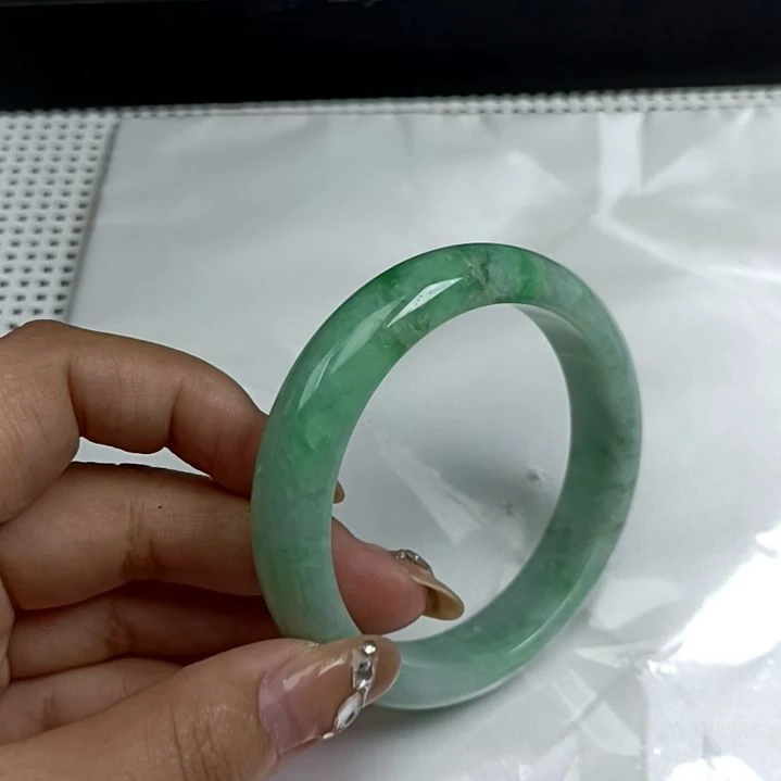 翡翠手镯未镶嵌翡翠成品