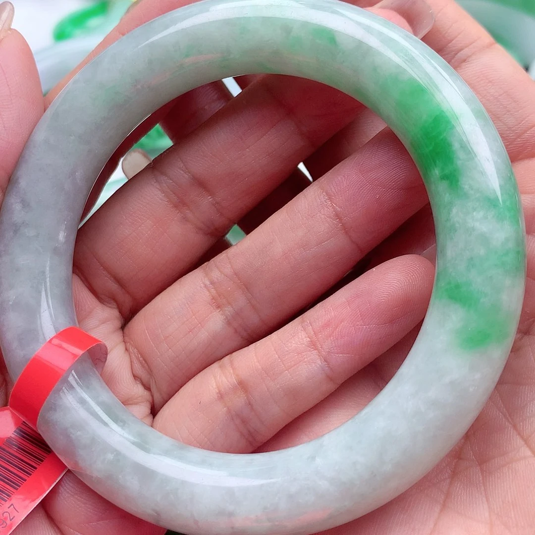 翡翠手镯未镶嵌翡翠手镯