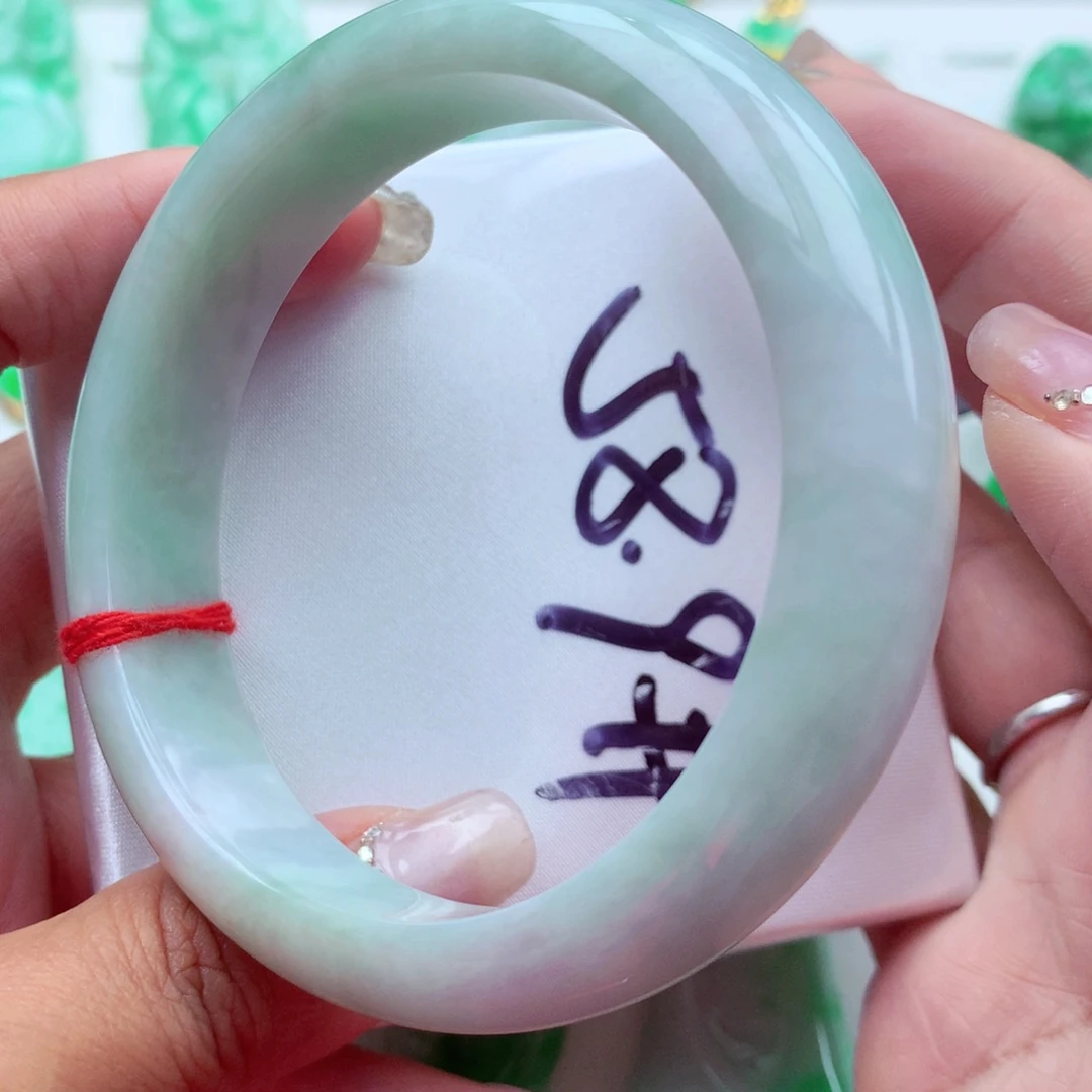 翡翠手镯未镶嵌翡翠