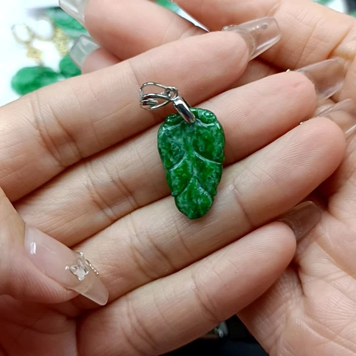 翡翠颈饰银S925镶嵌翡翠成品