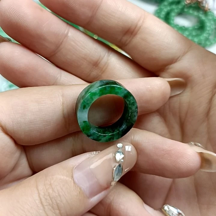 翡翠颈饰未镶嵌翡翠成品