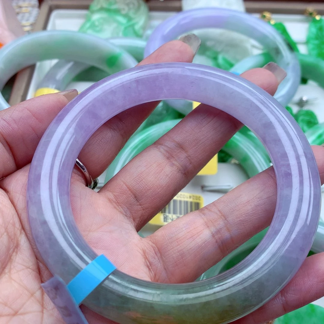 翡翠手镯未镶嵌翡翠