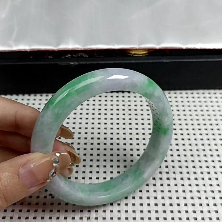 翡翠手镯未镶嵌翡翠成品