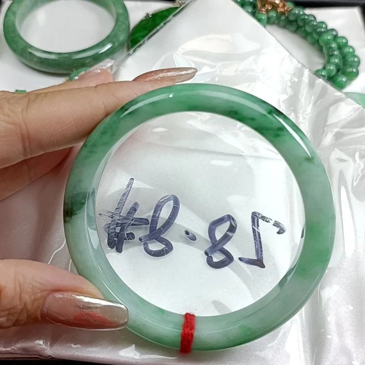 翡翠手镯未镶嵌翡翠成品