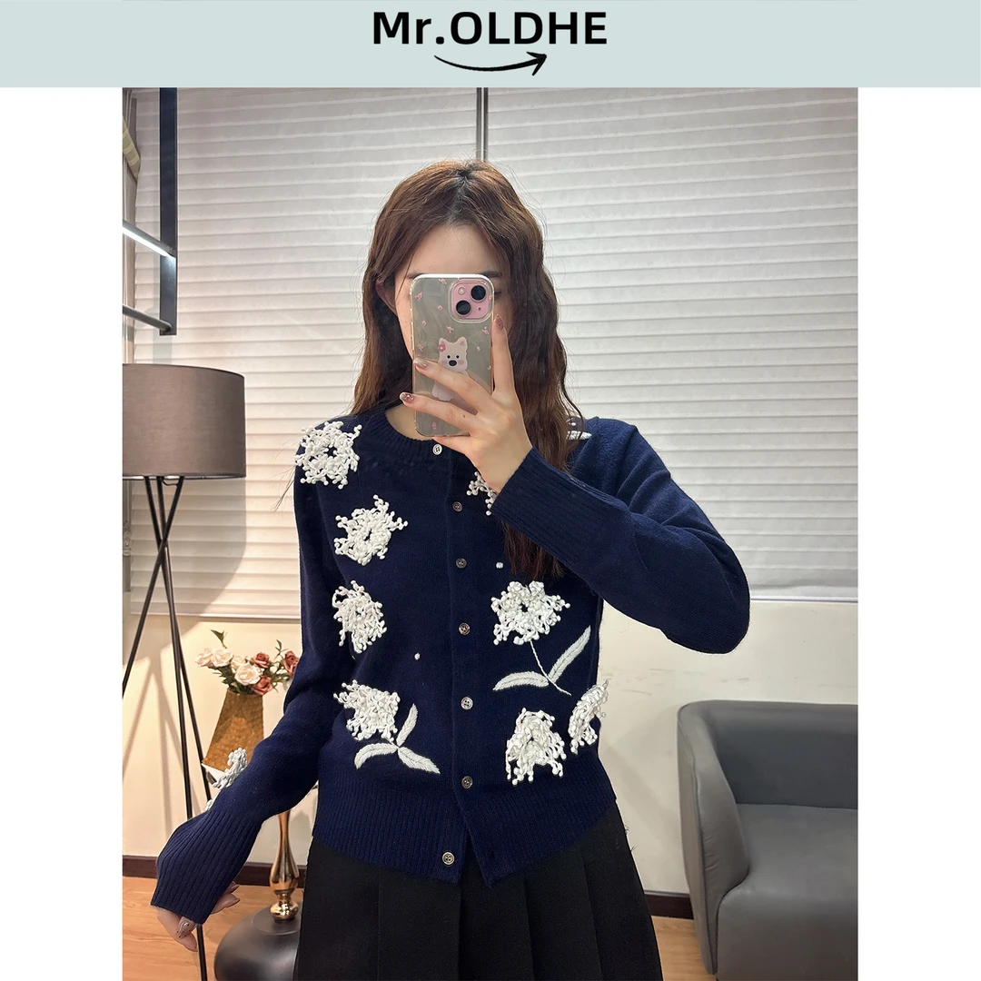 深蓝色优雅立体花卉刺绣珍珠点缀小香风针织开衫