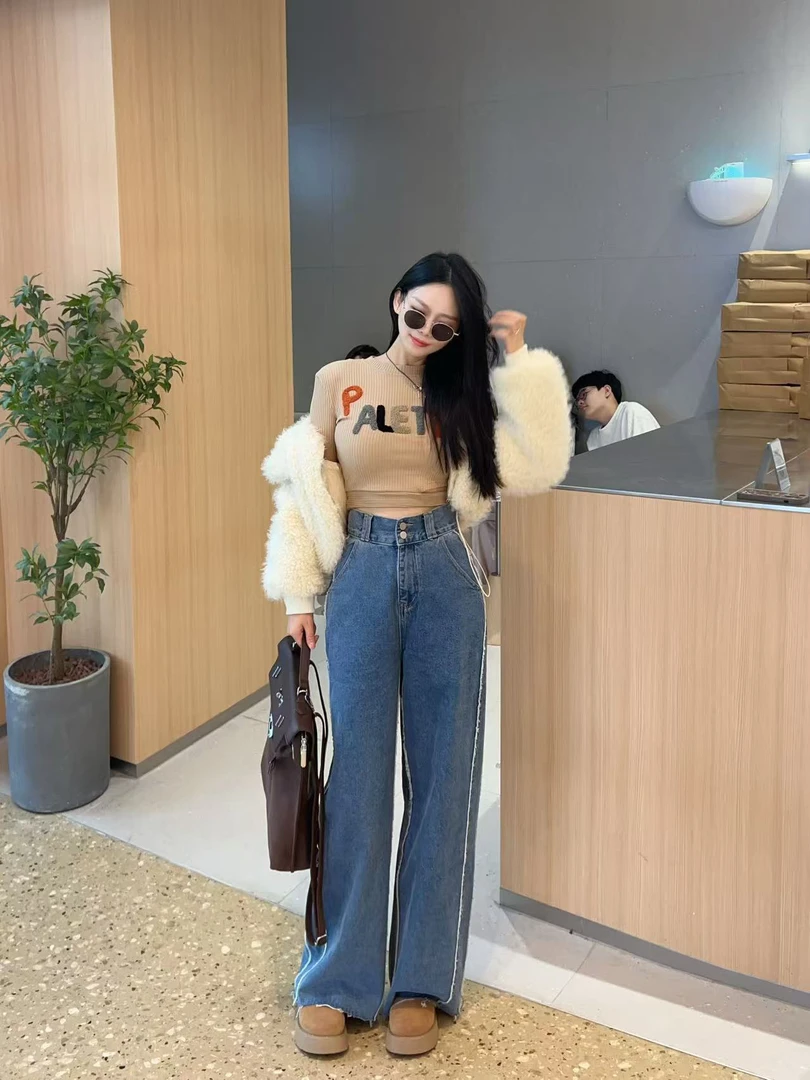 【TX】圆领露腰彩色绣字母加厚T恤/毛边牛仔磨毛直筒裤