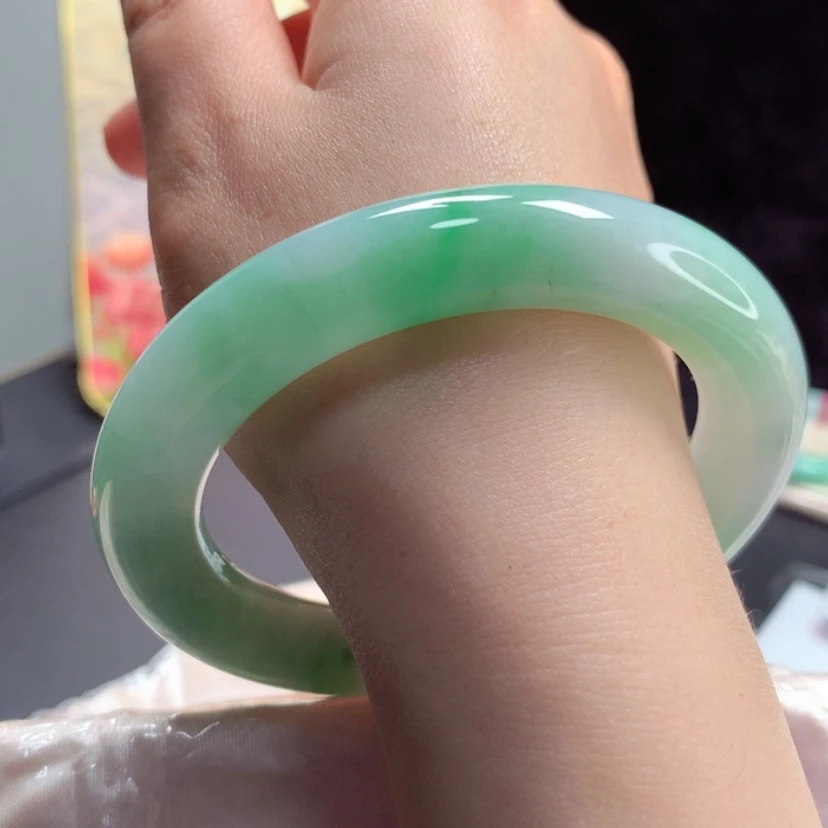 【闪购商品】翡翠手镯(圆镯)未镶嵌冰胶阳绿34