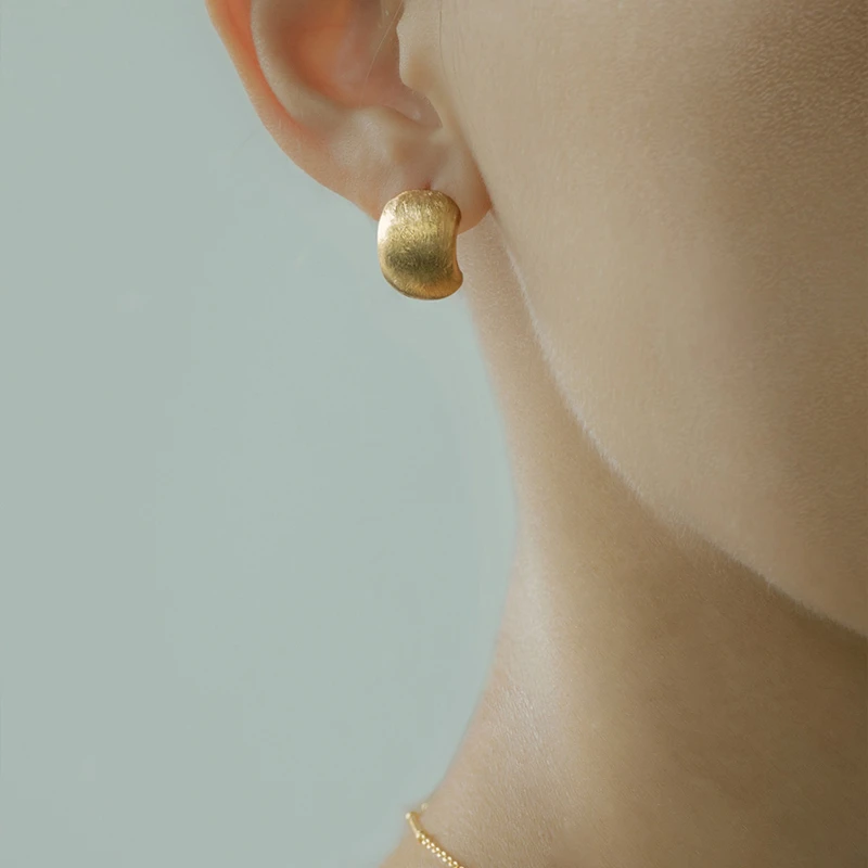 合金耳饰 由子野丨原创拉丝弧面耳钉   925银镀18k金   三层厚度