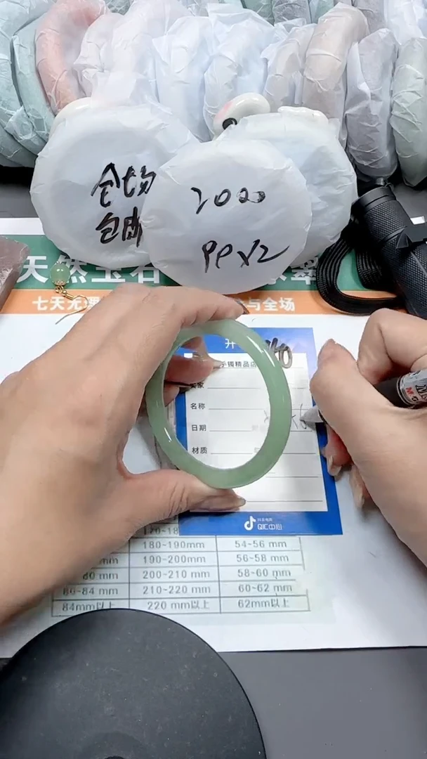 【闪购商品】石英质玉手镯未镶嵌40