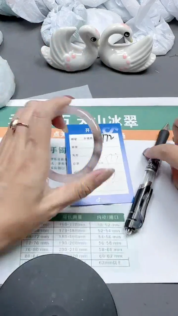 【闪购商品】石英质玉手镯未镶嵌172
