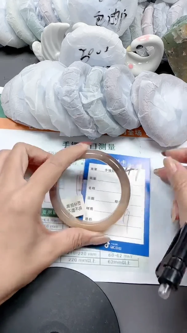 【闪购商品】石英质玉手镯未镶嵌44