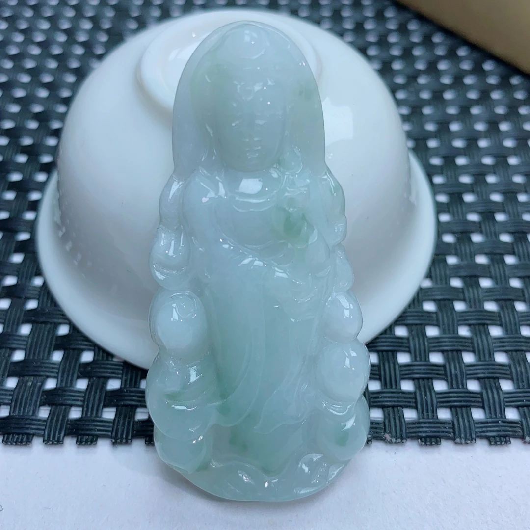 缅甸水润天然翡翠a货飘绿观音菩萨吊坠挂件