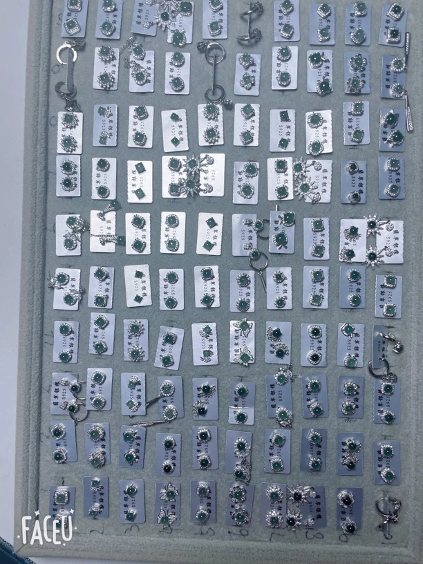 天然翡翠A货耳饰发其一