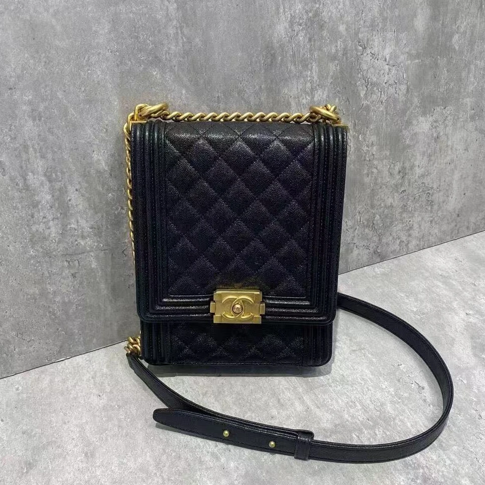 99新 Chanel/香奈儿 1904|香奈儿竖版leboy斜挎包黑金荔枝牛